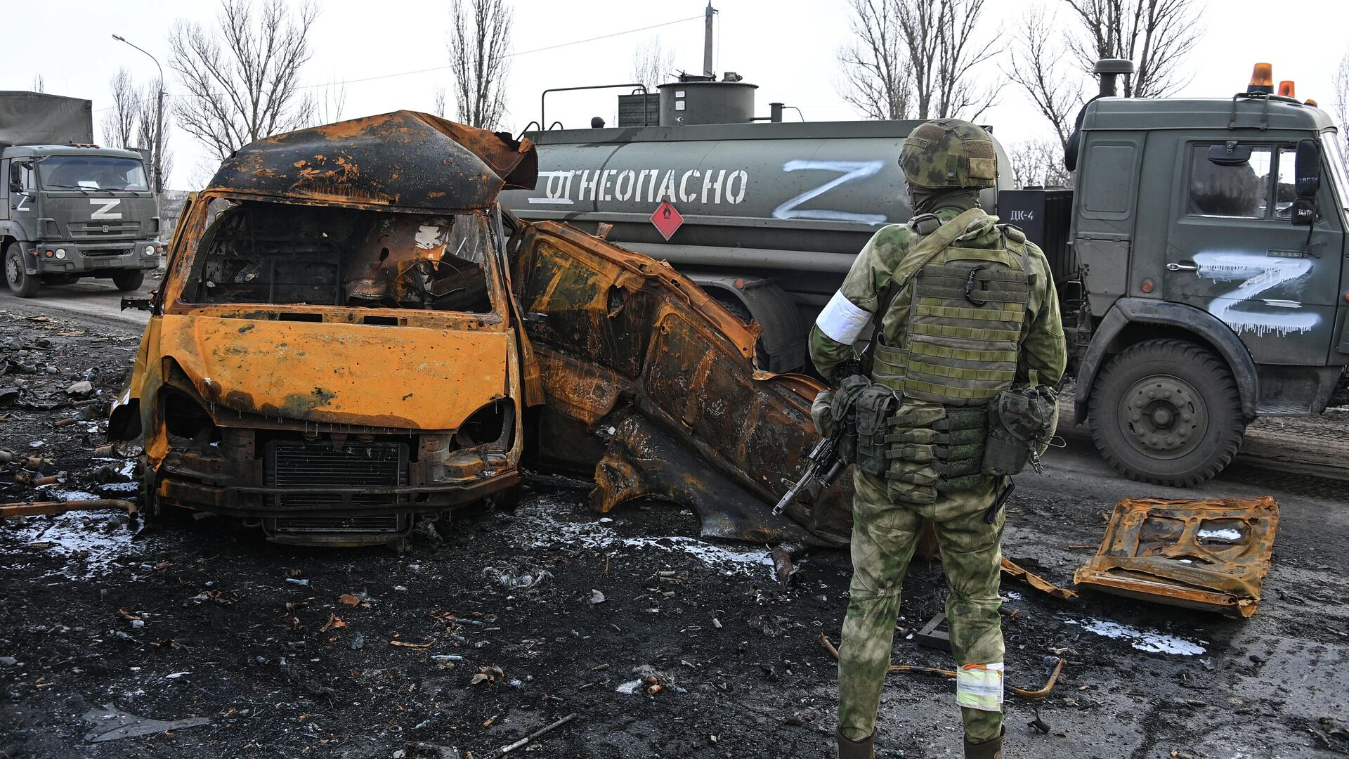 Колонна российской военной техники на шоссе в окрестностях Херсона - РИА Новости, 1920, 19.04.2022