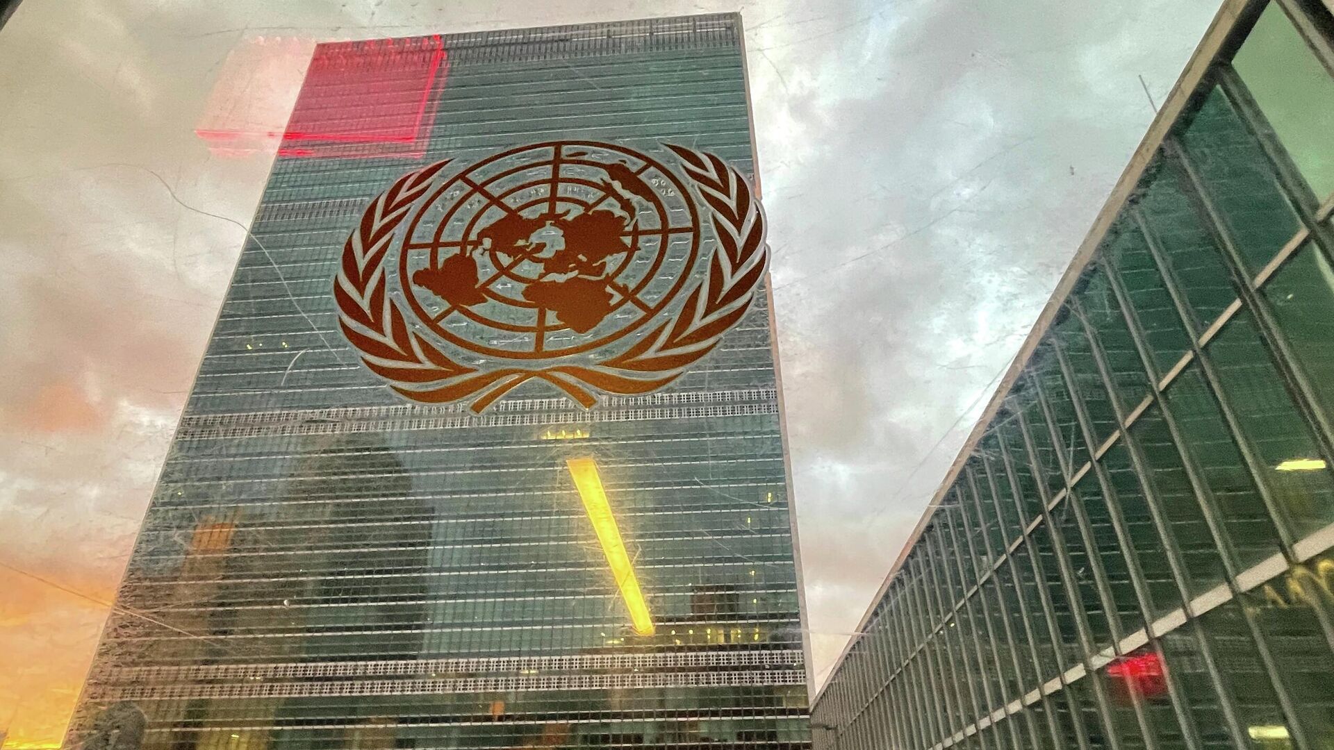 Здание штаб-квартиры Организации Объединенных Наций в Нью-Йорке - РИА Новости, 1920, 27.12.2022