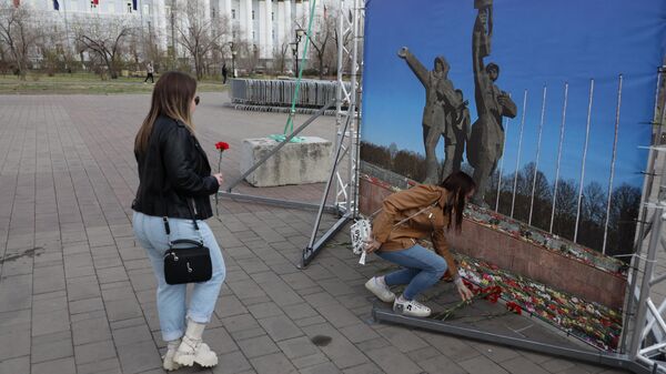 Акция в защиту памятника Освободителям Риги проходит на площади Ленина в Чите