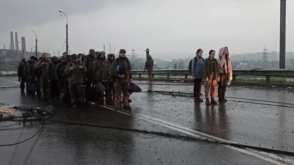 Выход пленных украинских боевиков с Азовстали