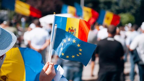 Флаги ЕС и Молдавии