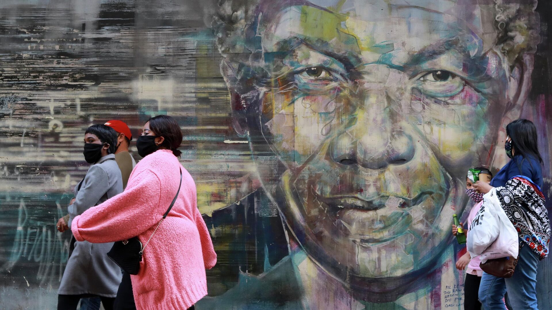 Граффити с изображением бывшего президента Нельсона Манделы в Кейптауне, Южная Африка - РИА Новости, 1920, 18.07.2022