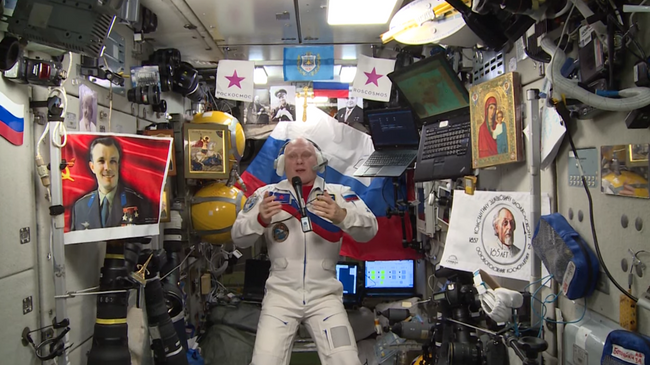 Поздравление с Царскими днями командира экспедиции международной космической станции Олега Артемьева