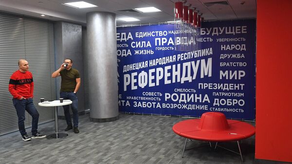 Медиацентр в Донецке, освещающий прохождение референдума о вступлении Донецкой народной республики в состав РФ