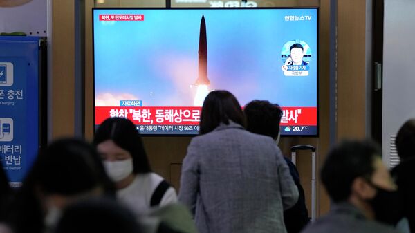 Кадры запуска ракеты КНДР  во время трансляции новостного выпуска в Сеуле
