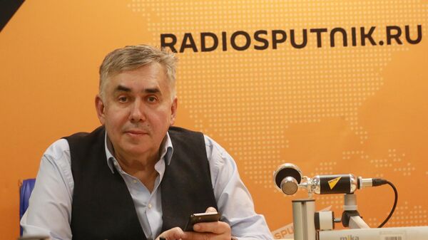 Актер Станислав Садальский во время интервью в студии радио Sputnik в Москве