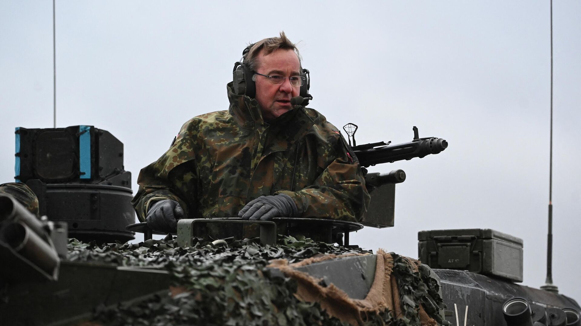 Министр обороны Германии Борис Писториус на боевом танке ФРГ Leopard 2 типа A6 - РИА Новости, 1920, 21.04.2023