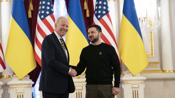 Джо Байден и Владимир Зеленский во время встречи в Киеве