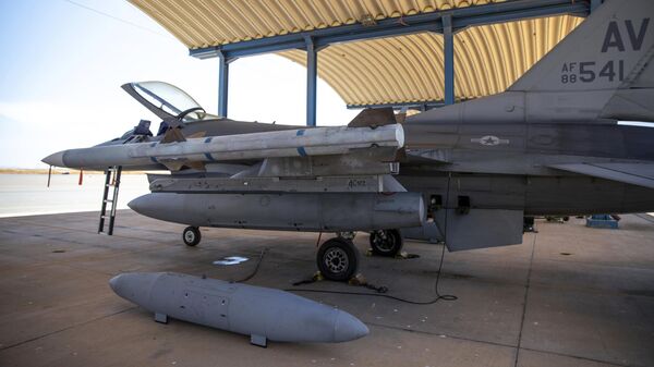 Американский истребитель F-16