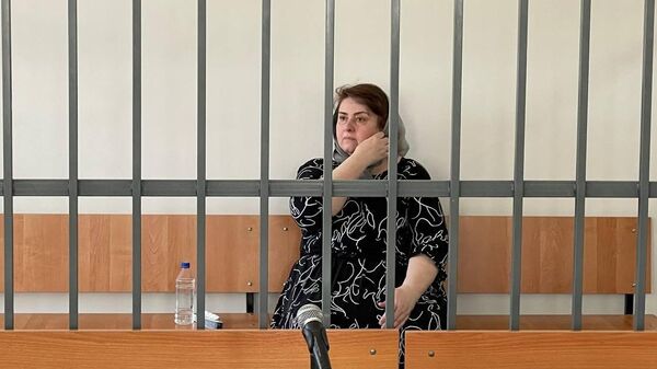 Зарема Мусаева во время вынесения приговора в суде в Грозном
