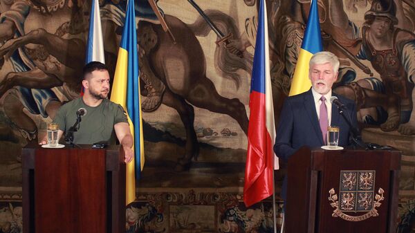 Президент Украины Владимир Зеленский и президент Чехии Петр Павел во время пресс-конференции в Праге