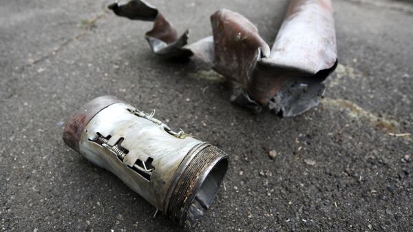Фрагмент разорвавшегося снаряда на месте обстрела со стороны ВСУ