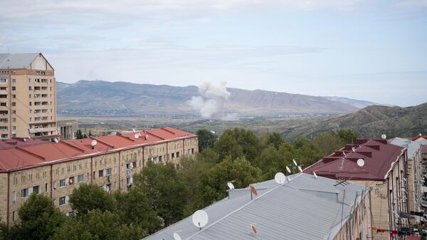Дым в окрестностях Степанакерта в Нагорном Карабахе. Архивное фото