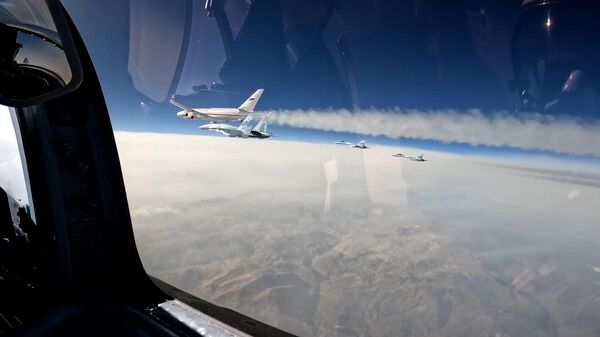 Cопровождение самолета президента РФ истребителями Су-35С