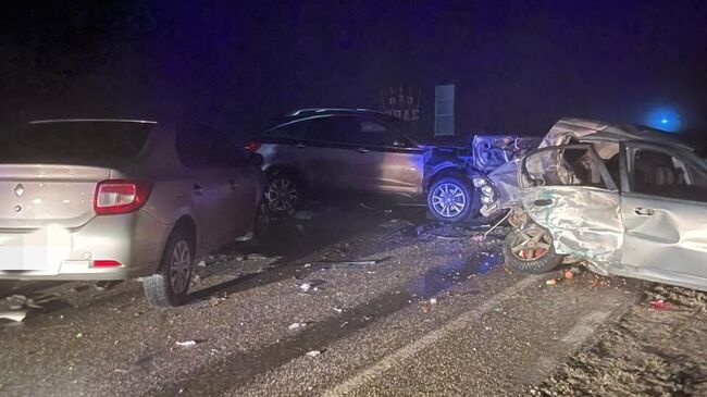 Место ДТП с участием четырех автомобилей в Петровском округе Ставропольского края. 7 декабря 2023