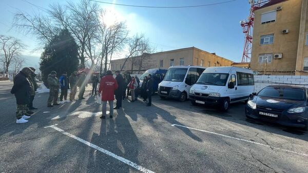 Народный фронт в Дагестане передал бойцам СВО 16 машин от властей