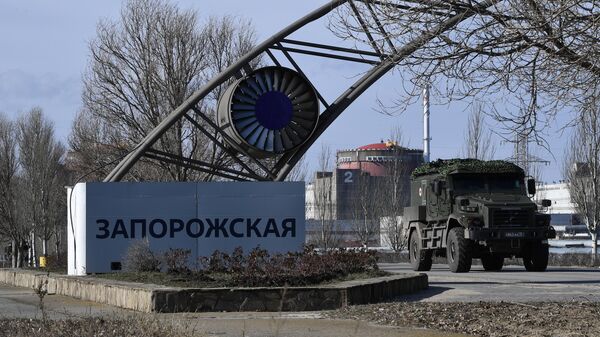 Бронеавтомобиль покидает территорию Запорожской АЭС