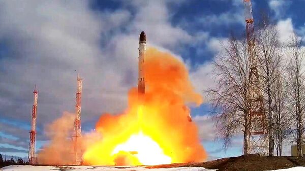 Запуск межконтинентальной баллистической ракеты стационарного базирования Сармат