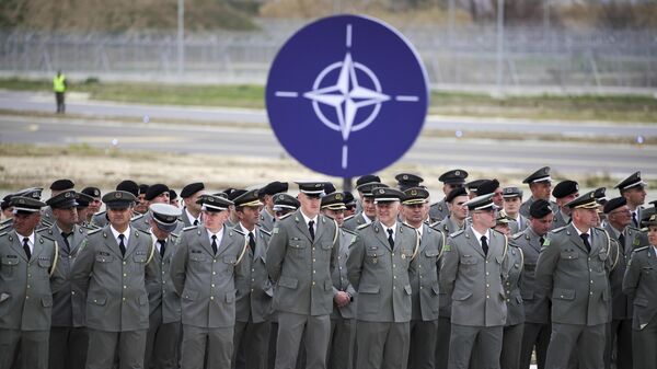 Офицеры на церемонии открытия авиабазы НАТО Кучова в Албании