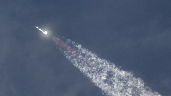 Космический корабль SpaceX Starship после старта в штате Техас