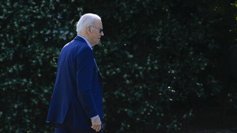 Президент США Джо Байден возвращается в Белый дом для обсуждения эскалации на Ближнем Востоке. 14 апреля 2024 года