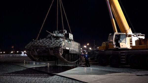 Транспортировка трофейного танка Leopard на Поклонную гору 