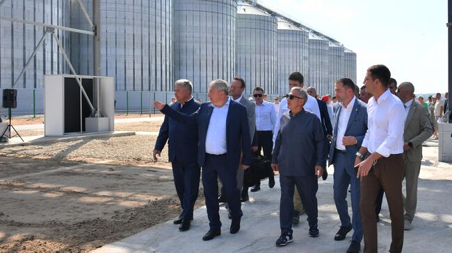 Раис Республики Татарстан Рустам Минниханов посетил новый элеваторный комплекс Свияжск-Зернопродукт