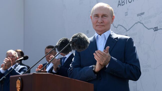 Президент РФ Владимир Путин принимает участие в церемонии открытия северного обхода Твери на 155-м километре трассы М-11 Нева и обхода Тольятти