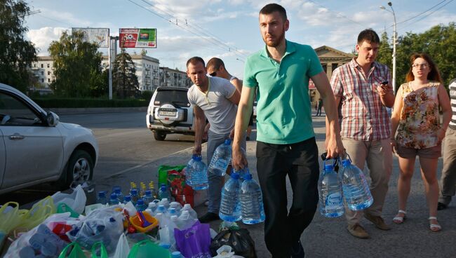 Сбор гуманитарной помощи для беженцев с Юго-Востока Украины