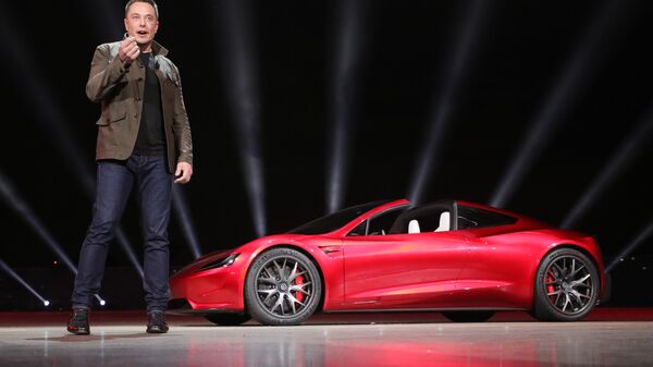 Инженер, предприниматель, изобретатель и инвестор Илон Маск на презентации новинок автомобильного подразделения компании Tesla Motors. 17 ноября 2017