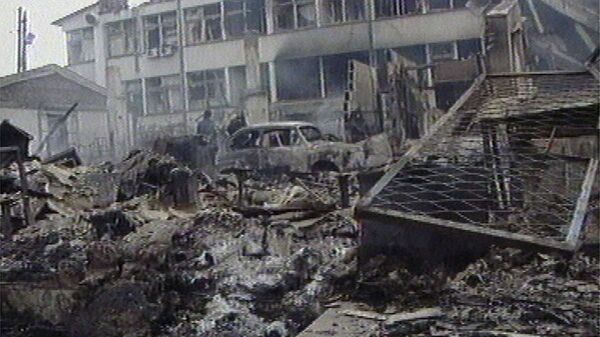 Полицейские казармы в Приштине утром после бомбардировки НАТО. 29 марта 1999