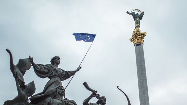 Флаг ЕС на площади Независимости в Киеве