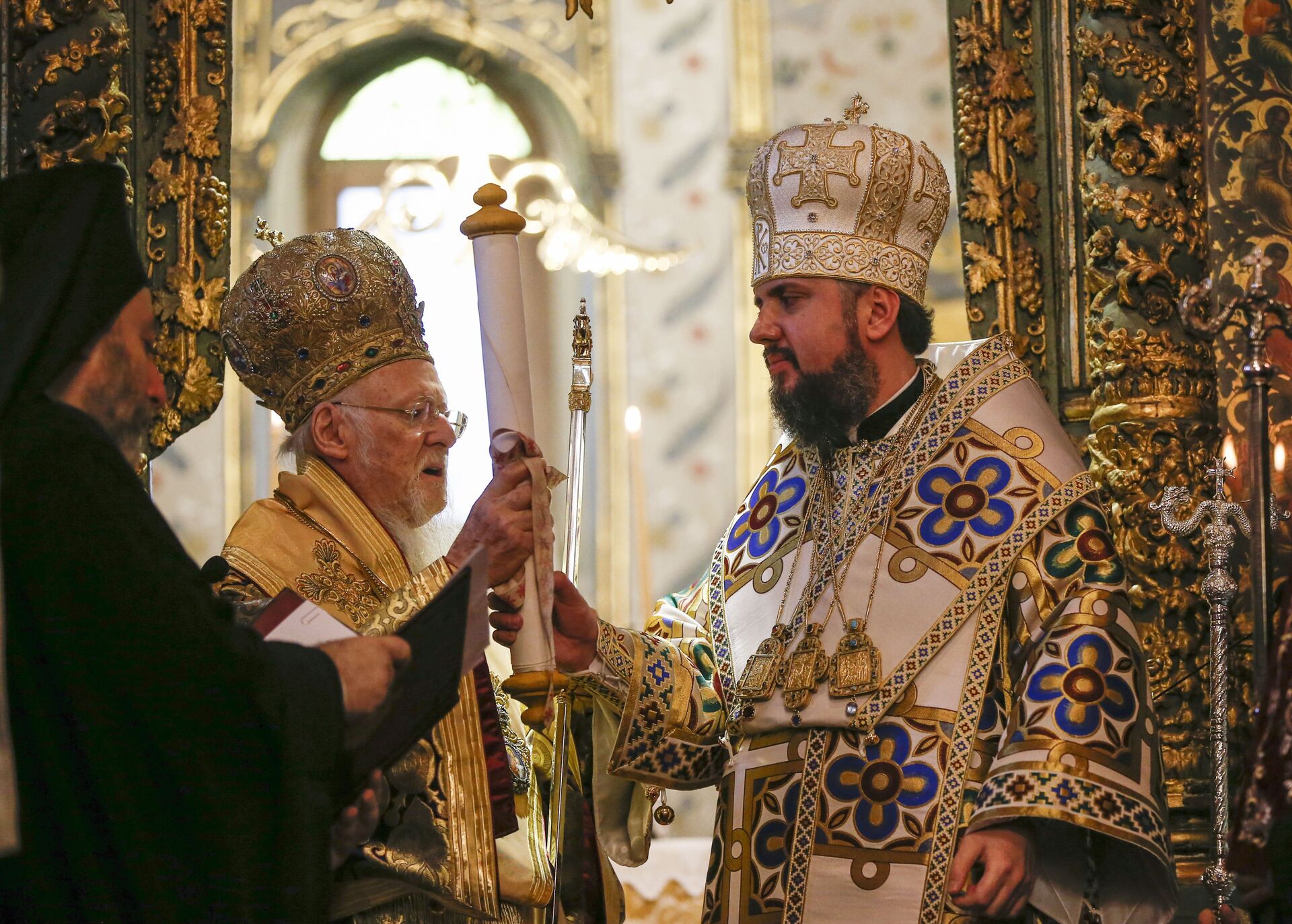 Константинопольский патриарх Варфоломей и митрополит Епифаний во время передачи томоса об автокефалии в Георгиевском соборе Вселенского патриархата в Стамбуле, Турция. 6 января 2019 - РИА Новости, 1920, 19.09.2024