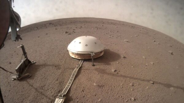 Бур HP3, установленный на поверхности Марса