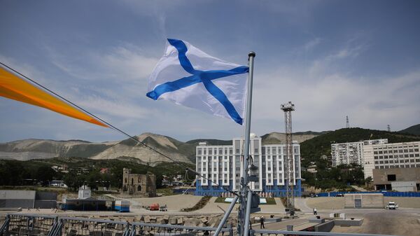 Андреевский флаг над палубой патрульного корабля проекта 22160 Дмитрий Рогачев