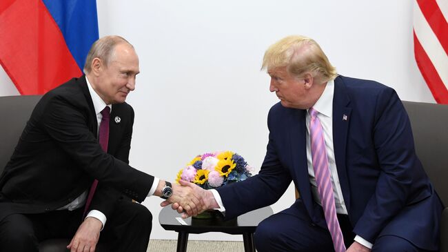 Президент России Владимир Путин и Дональд Трамп на полях саммита Группы двадцати в Осаке. 28 июня 2019 года