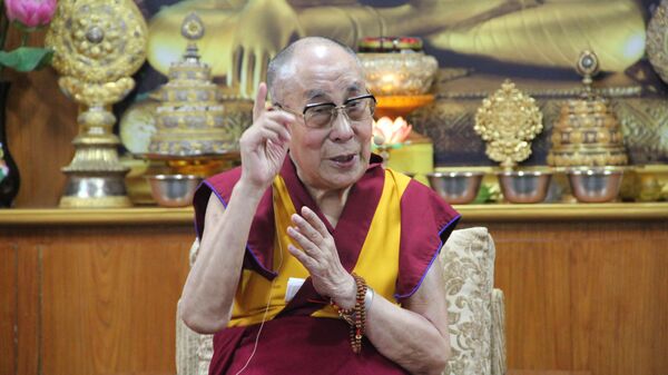 Далай-лама на Международной конференции Образование человека в 3-м тысячелетии с философами образования и педагогами в его резиденции в Дхарамсале