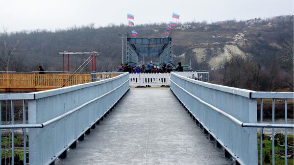 Пешеходный мост через реку Северный Донец у КПП Станица Луганская