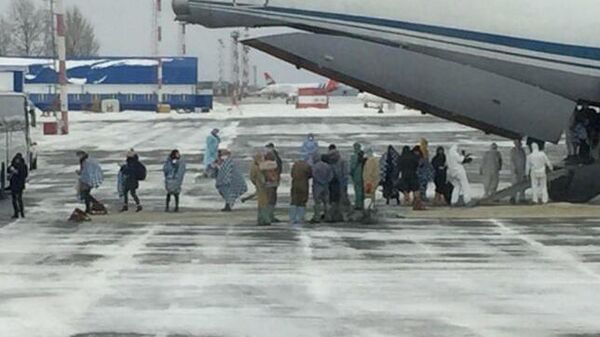 Самолет Ил-76МД российских ВКС с российскими гражданами, эвакуированными из КНР