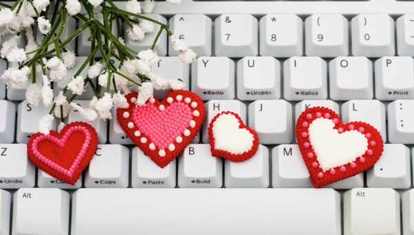 Клавиатура, украшенная сердцами ко Дню Святого Валентина
