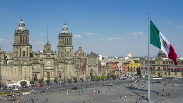 Площадь Конституции в Мехико