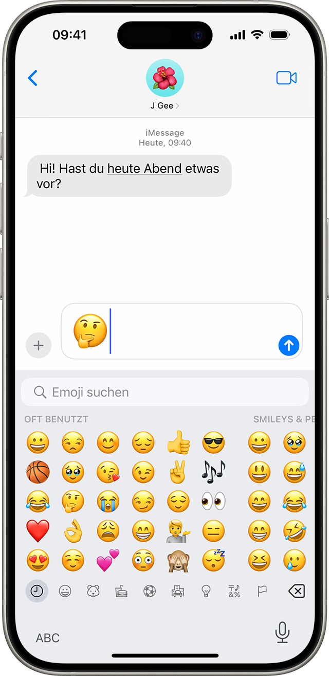 Ein iPhone-Bildschirm, auf dem eine Konversation in der Nachrichten-App mit einem denkenden Emoji im Textfeld angezeigt wird.