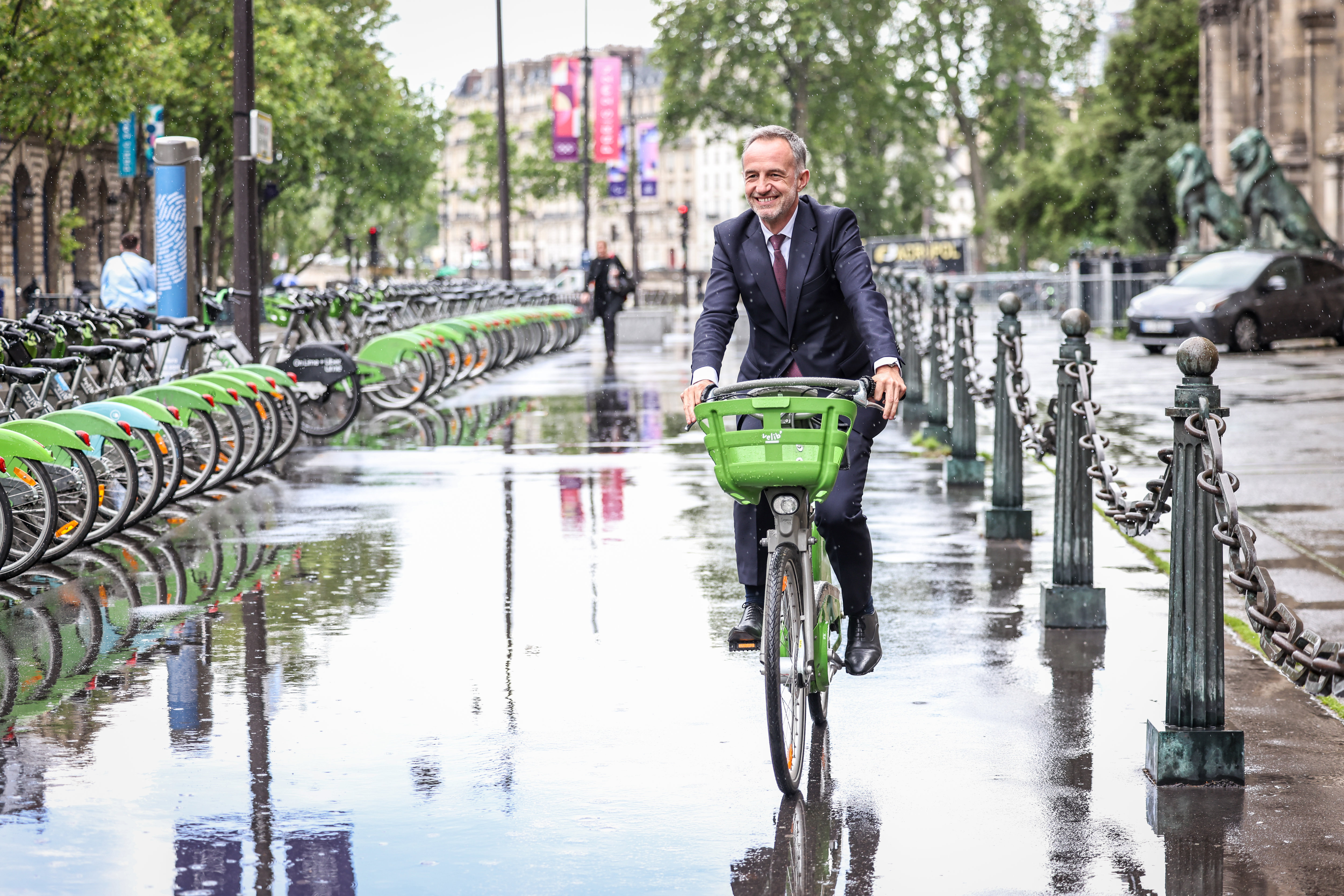 Paris, le 21 mai 2024. Emmanuel Grégoire rappelle que 50 000 vélos en libre-service seront disponibles à la location cet été, dont 20 000 Vélib'. LP/Frédéric Dugit