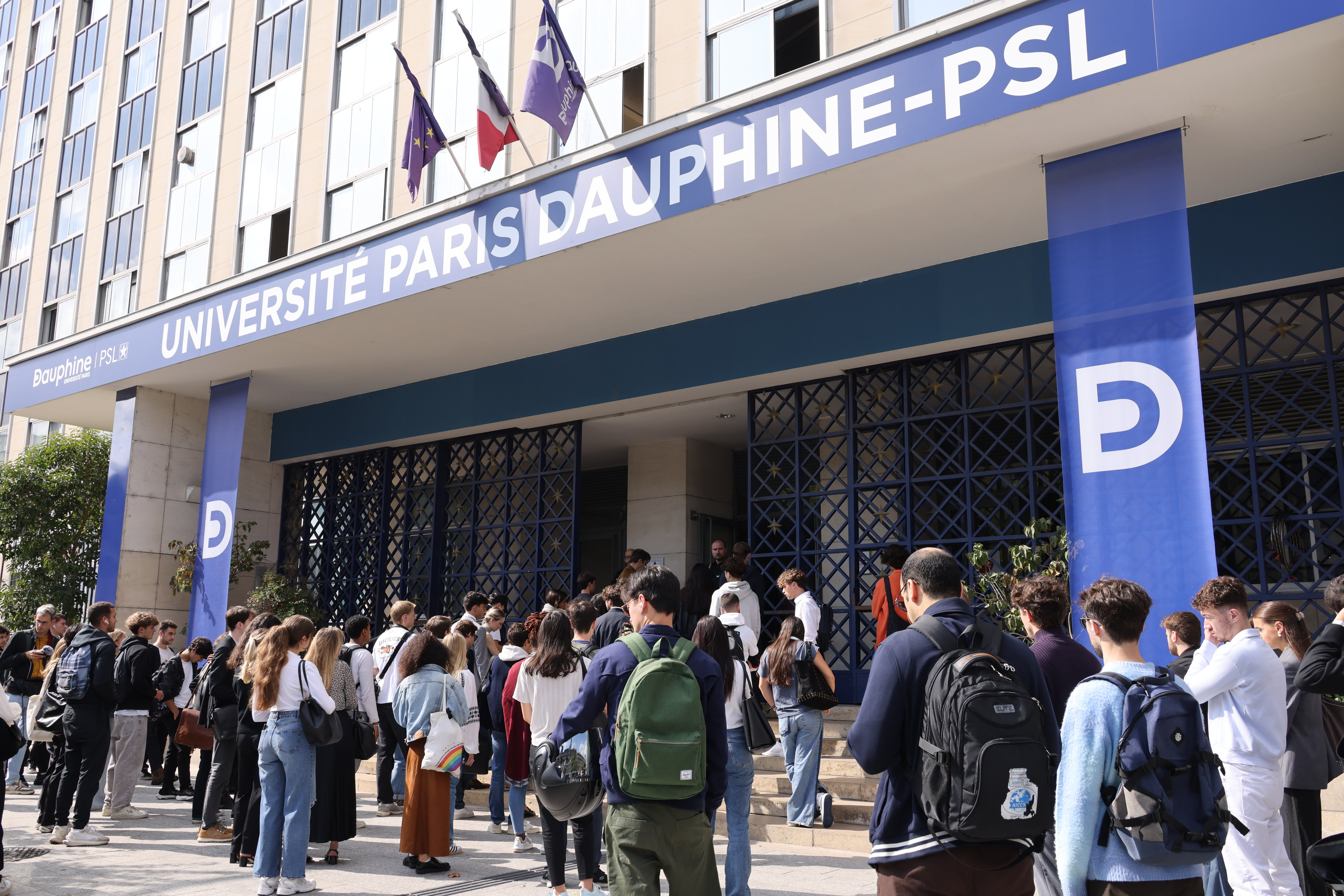 Une minute de silence a été observée à l'université Paris-Dauphine en mémoire de l'étudiante. LP/Delphine Goldsztejn