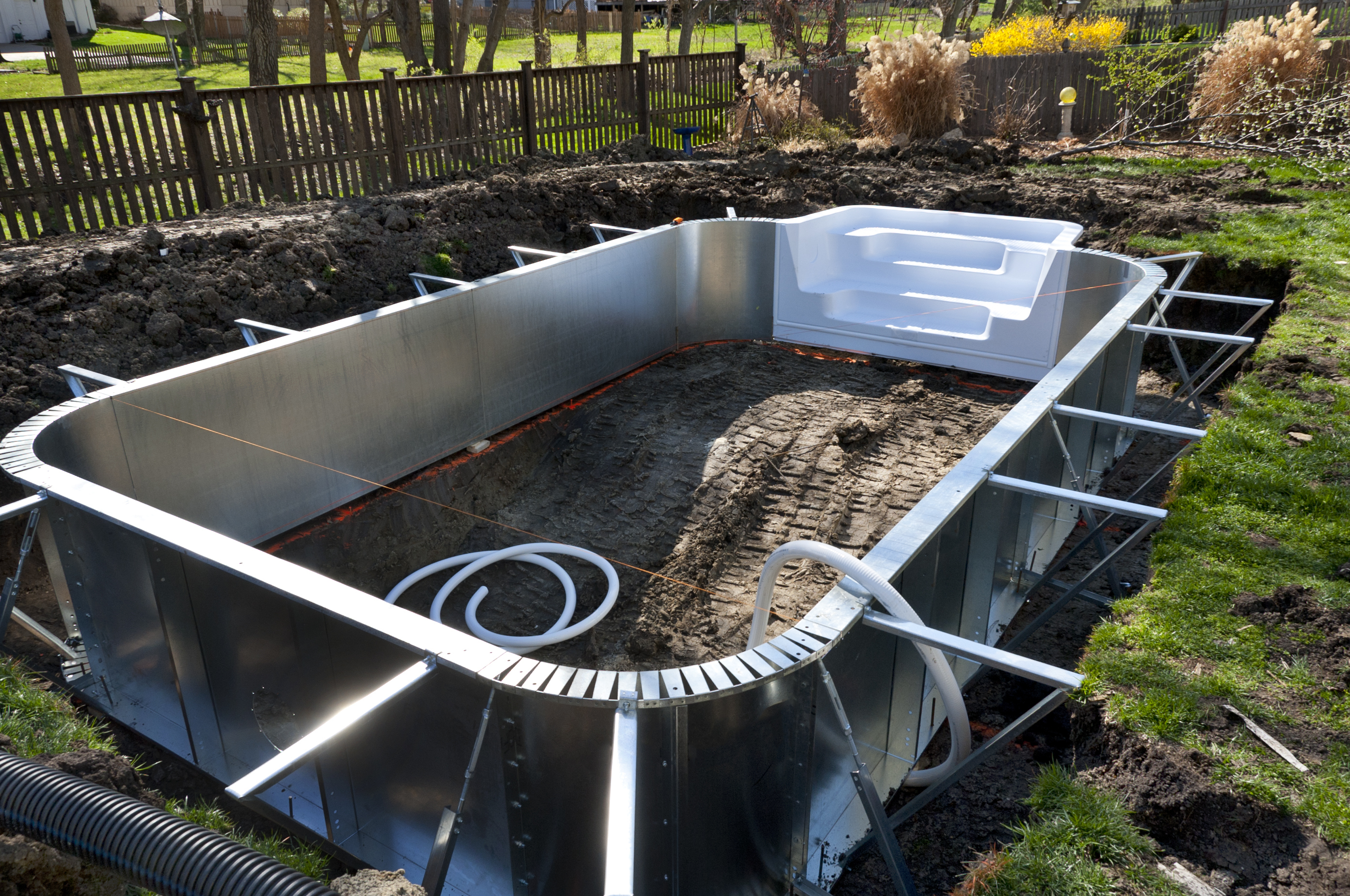 Les démarches à effectuer pour la construction d'une piscine dépendent de sa surface et de ses caractéristiques. Copyright (c) Dave Herriman/Istock.