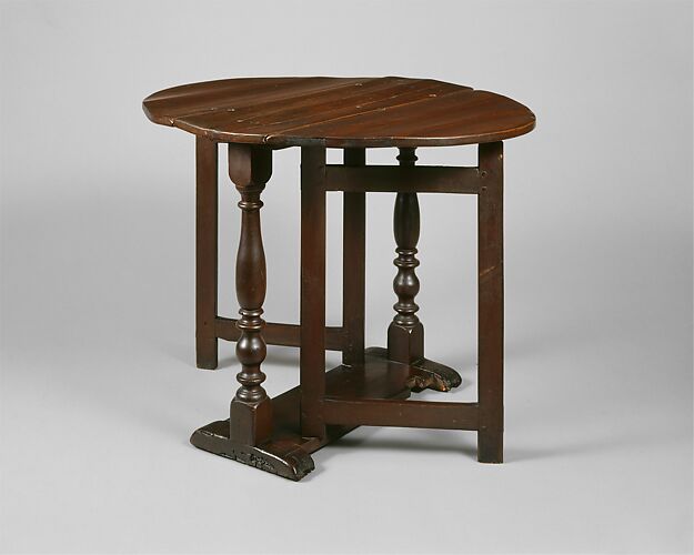 Gate-leg table