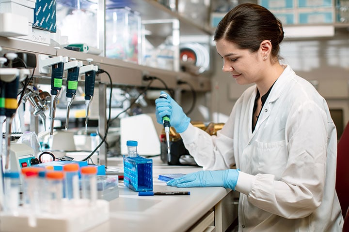 Mayo Clinic SURF student pipetting specimen in research laboratory