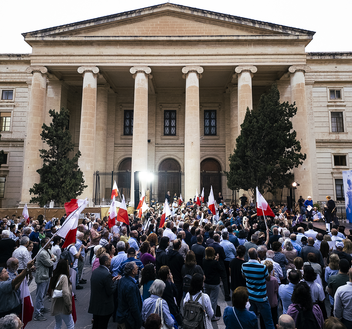 Protest in defence of rule of law and the judiciary in front of the law courts in May 2024 (photo credit: Victor Borg)