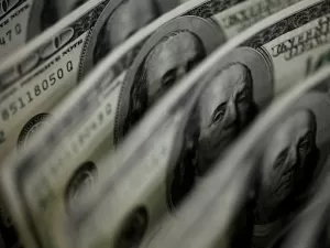 Dólar perto dos R$ 5,40: real é uma das moedas mais desvalorizadas do mundo