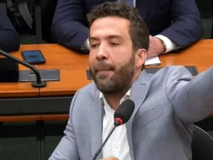 Após discussão com Nikolas Ferreira, André Janones publica nota de retratação à comunidade LGBTQIA+